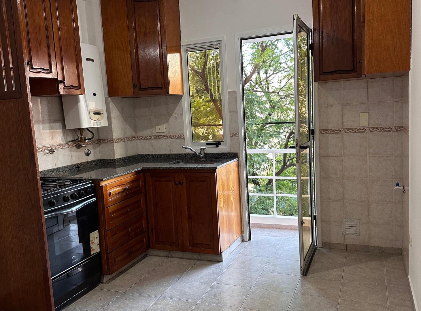 Foto de DEPARTAMENTO EN ALQUILER DEAN FUNES AL 1900 ALBERDI BALCON, imagen 3