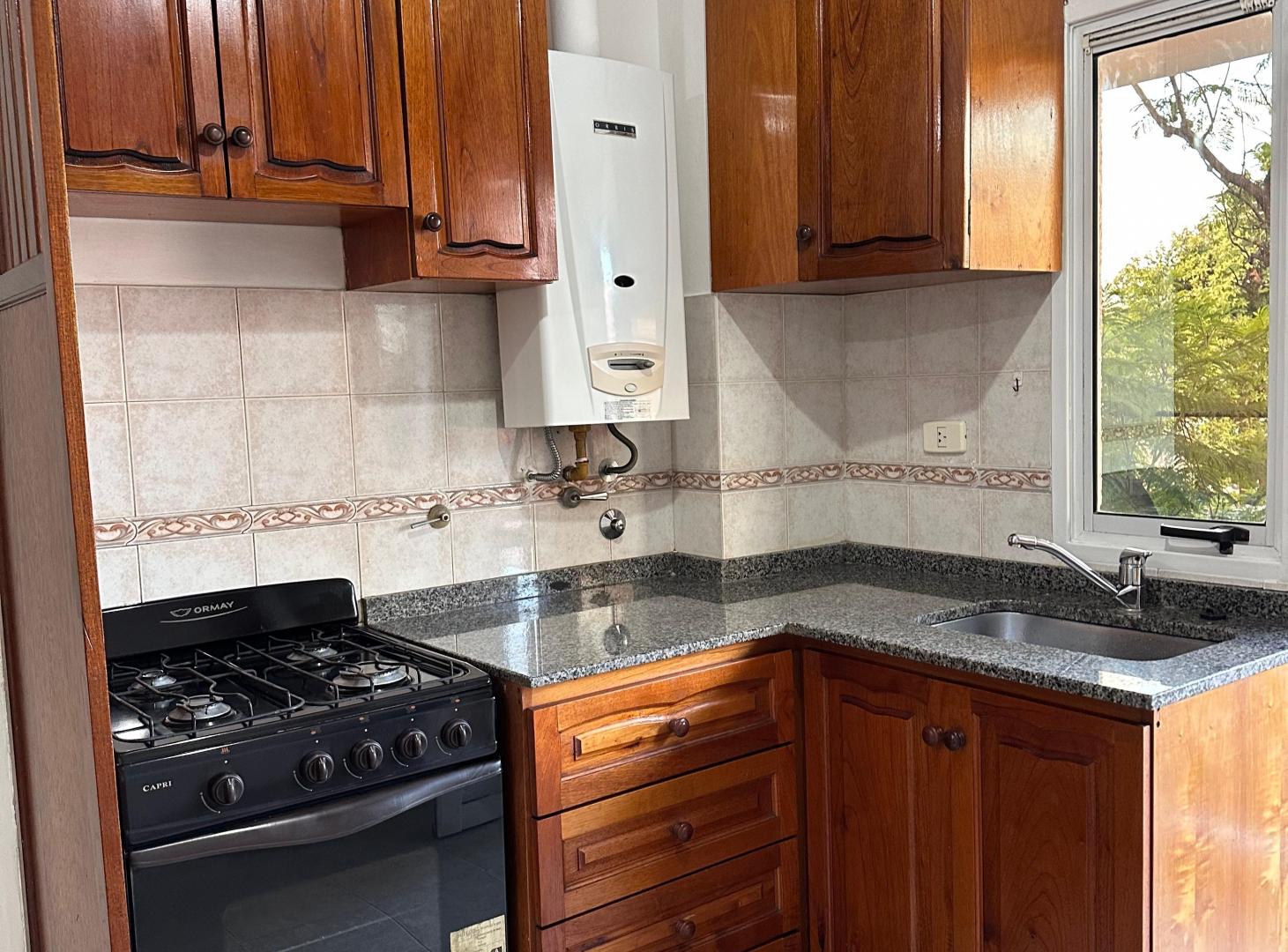Foto de DEPARTAMENTO EN ALQUILER DEAN FUNES AL 1900 ALBERDI BALCON, imagen 2