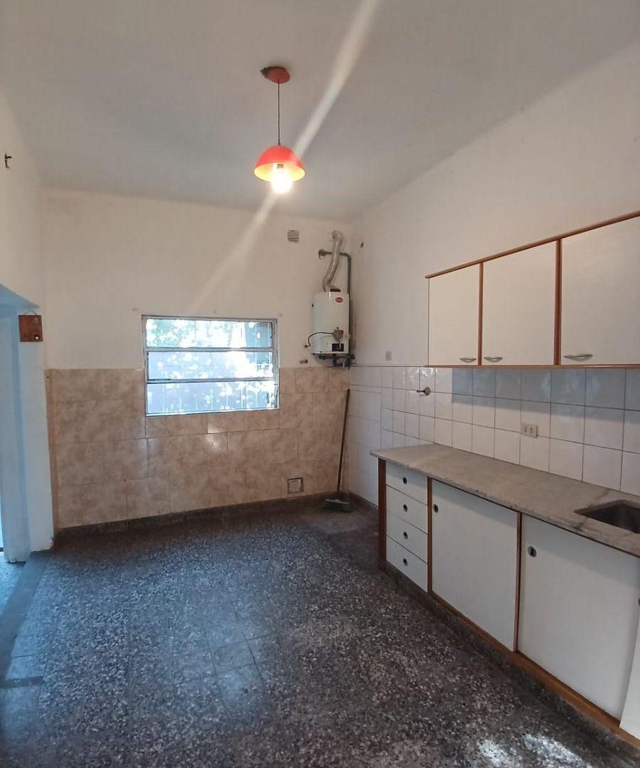 SAN JUSTO - CASA 3 AMBIENTES AL FRENTE
