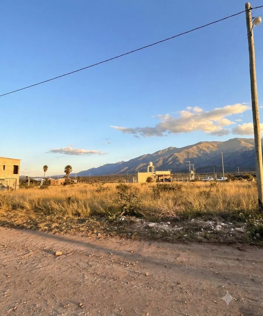 Lote 748 m² en Jardín de Los Cocos – Escritura, luz y agua – Vista al Uritorco 4