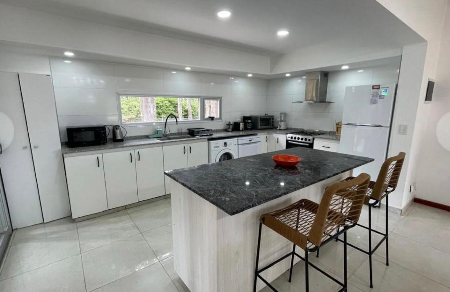 Foto de Casa en Alquiler en Pinamar - Zona Aromos, imagen 4
