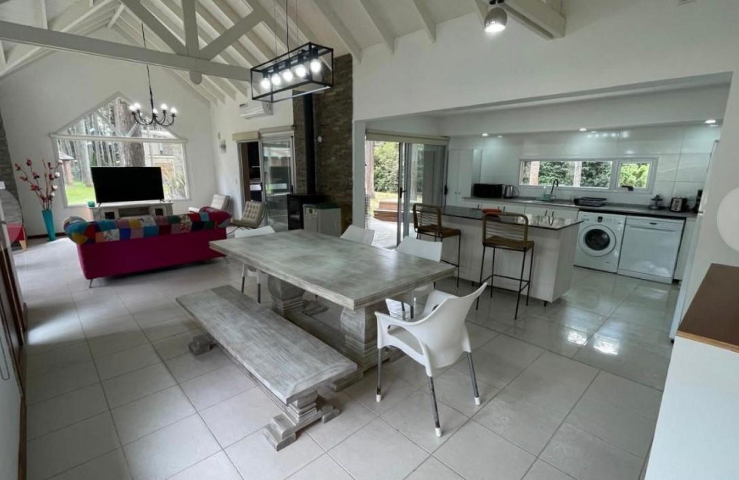 Foto de Casa en Alquiler en Pinamar - Zona Aromos, imagen 3