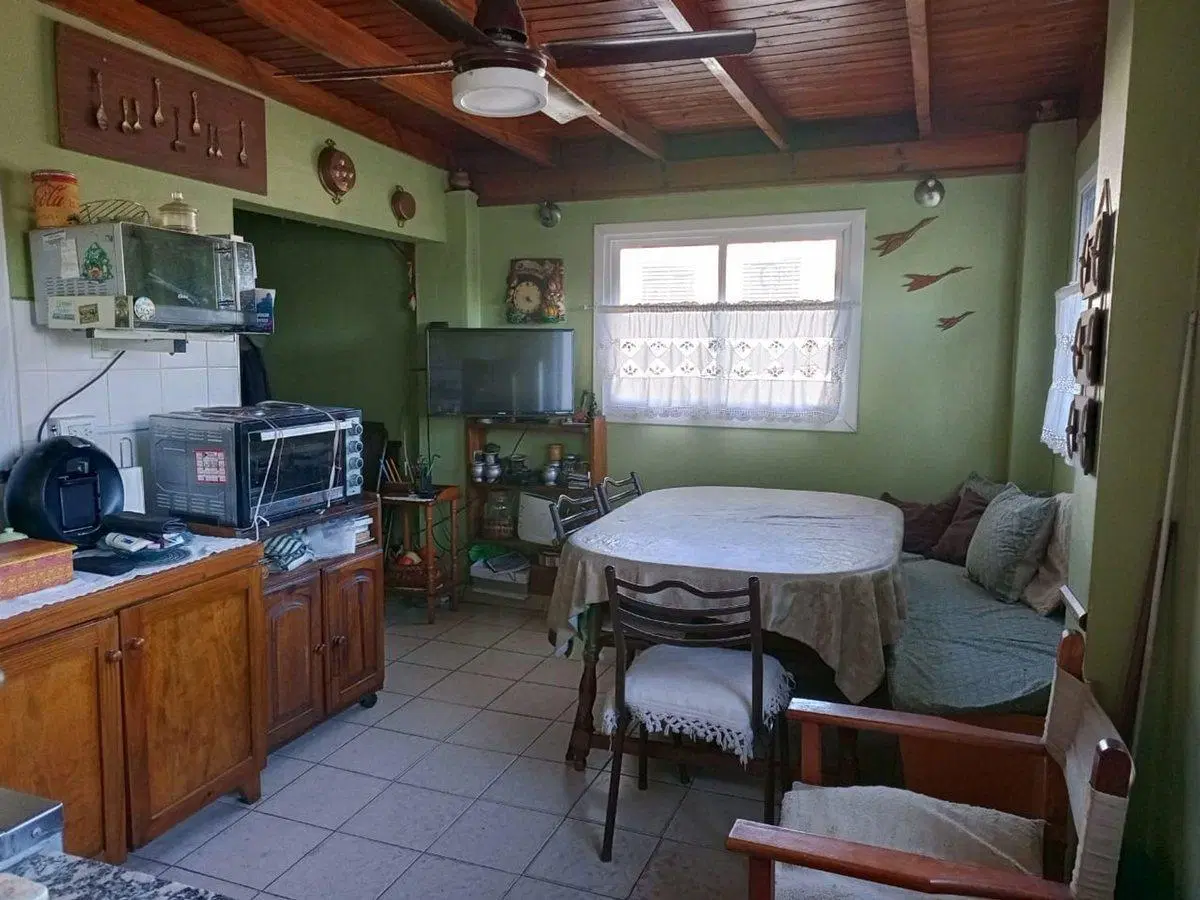 VENTA- CASA EN BLOCK CON LOCALES- CIUDADELA 2