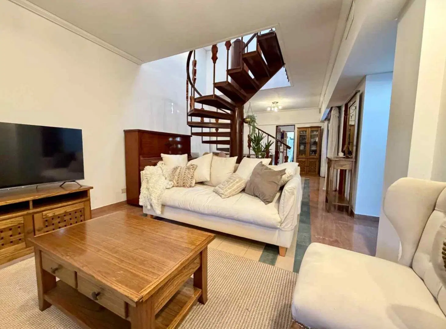 VENTA CASA 4 AMBIENTES, COCHERA 2 AUTOS MATADEROS 4