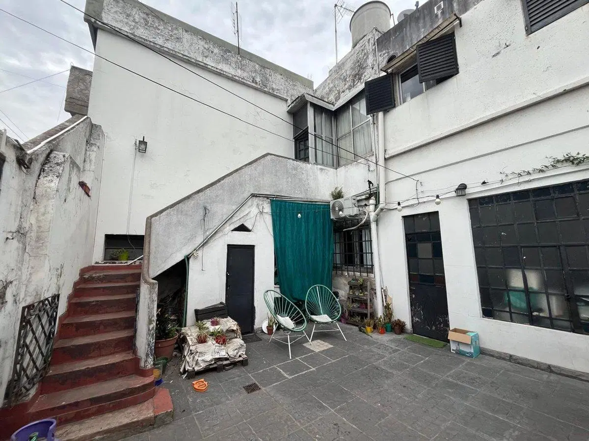 VENTA- CASA EN BLOCK CON LOCALES- CIUDADELA 2