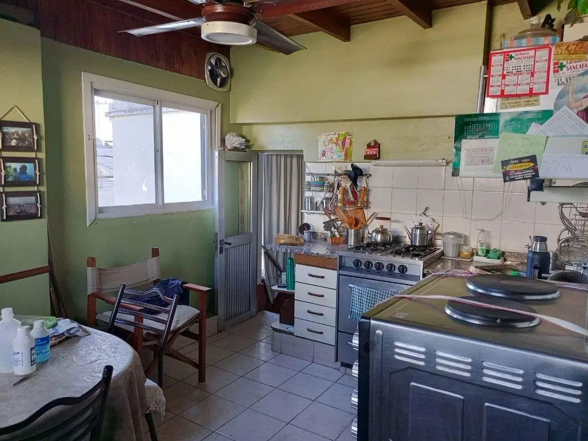 VENTA- CASA EN BLOCK CON LOCALES- CIUDADELA 4