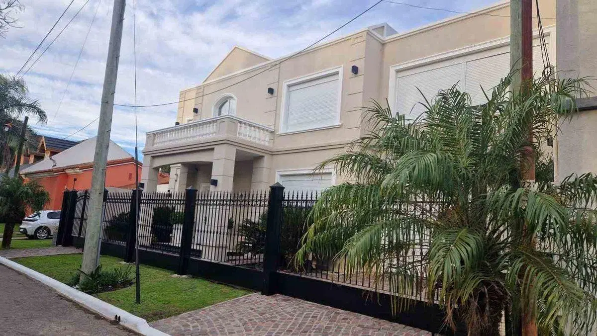 Venta Casa 6 Ambientes Cochera Pileta Ciudad Evita 3