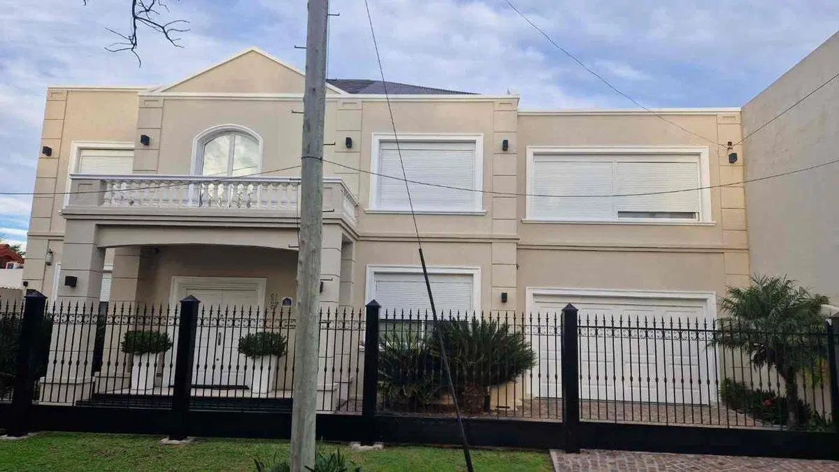 Venta Casa 6 Ambientes Cochera Pileta Ciudad Evita 5