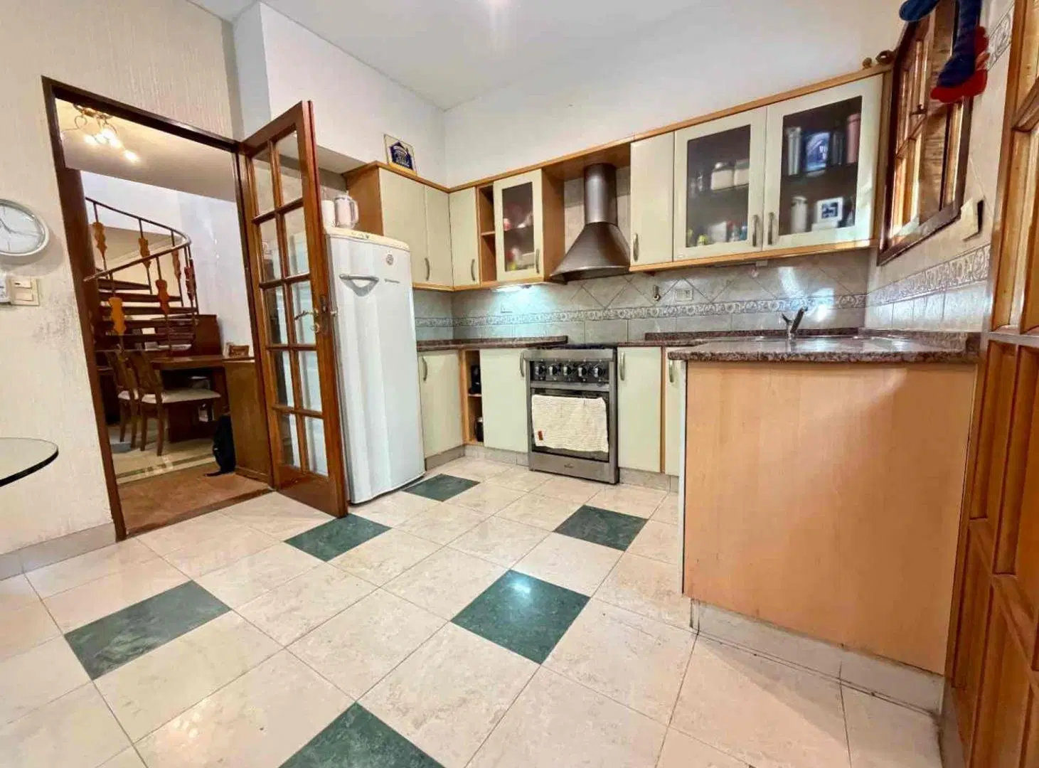 VENTA CASA 4 AMBIENTES, COCHERA 2 AUTOS MATADEROS 5