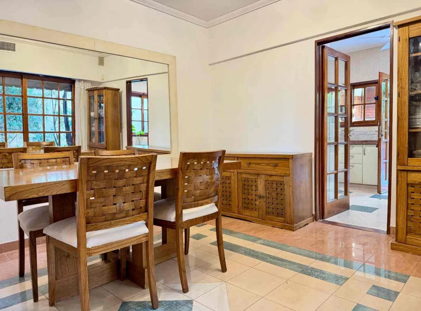 VENTA CASA 4 AMBIENTES, COCHERA 2 AUTOS MATADEROS 3