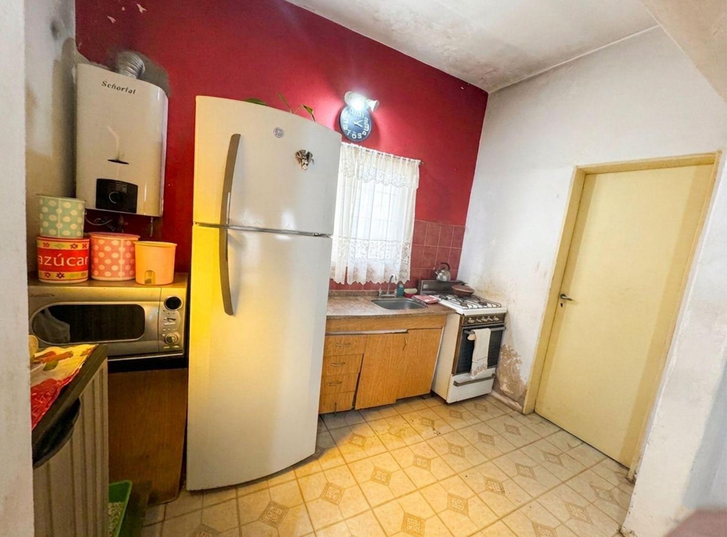 Foto de CASA 2 AMBIENTES EN VENTA RAFAEL CALZADA EN BLOQUE, imagen 2