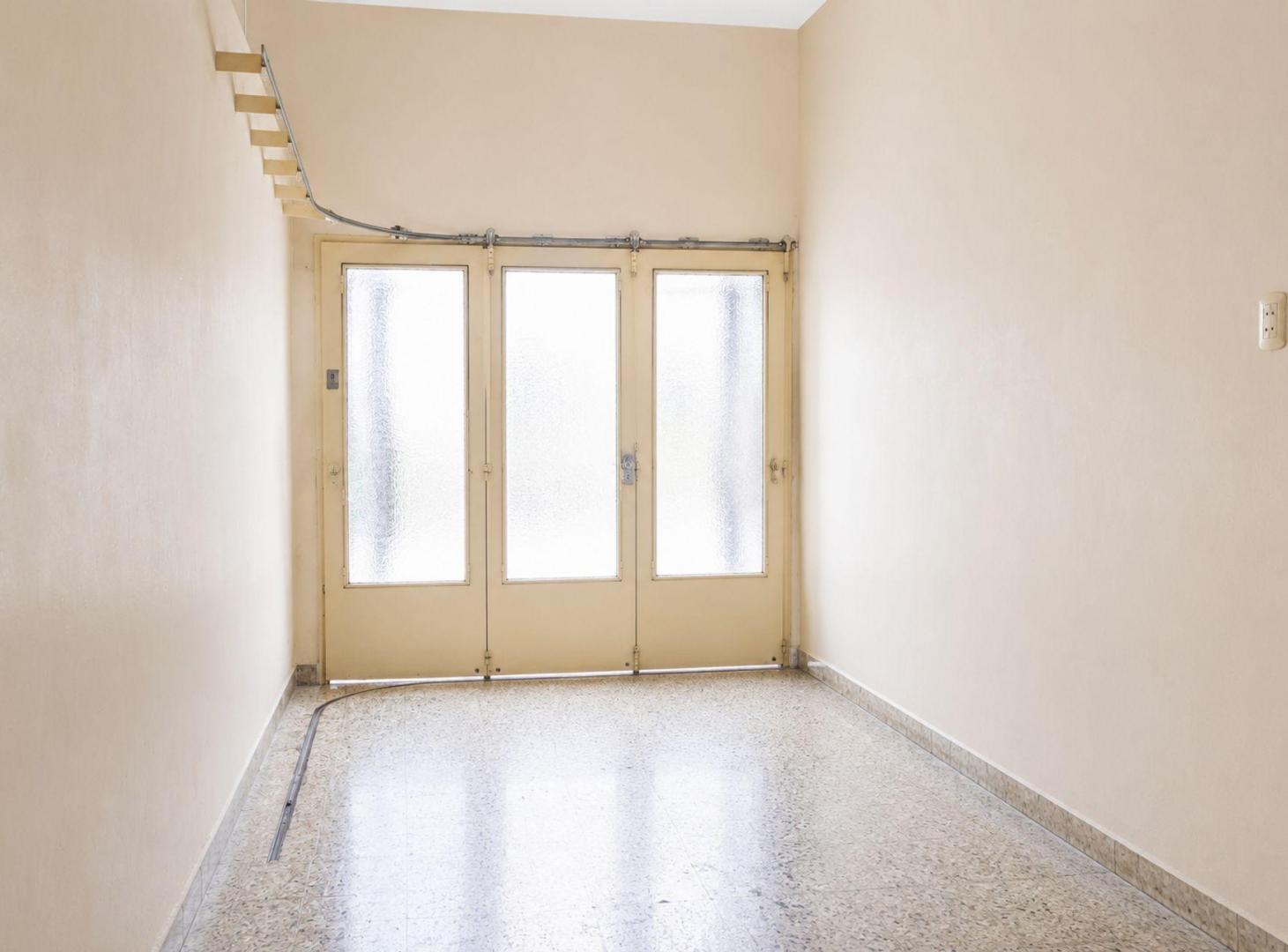 Foto de VENTA DE CASA DE 5 AMB CON COCHERA JARDIN Y PILETA, imagen 5