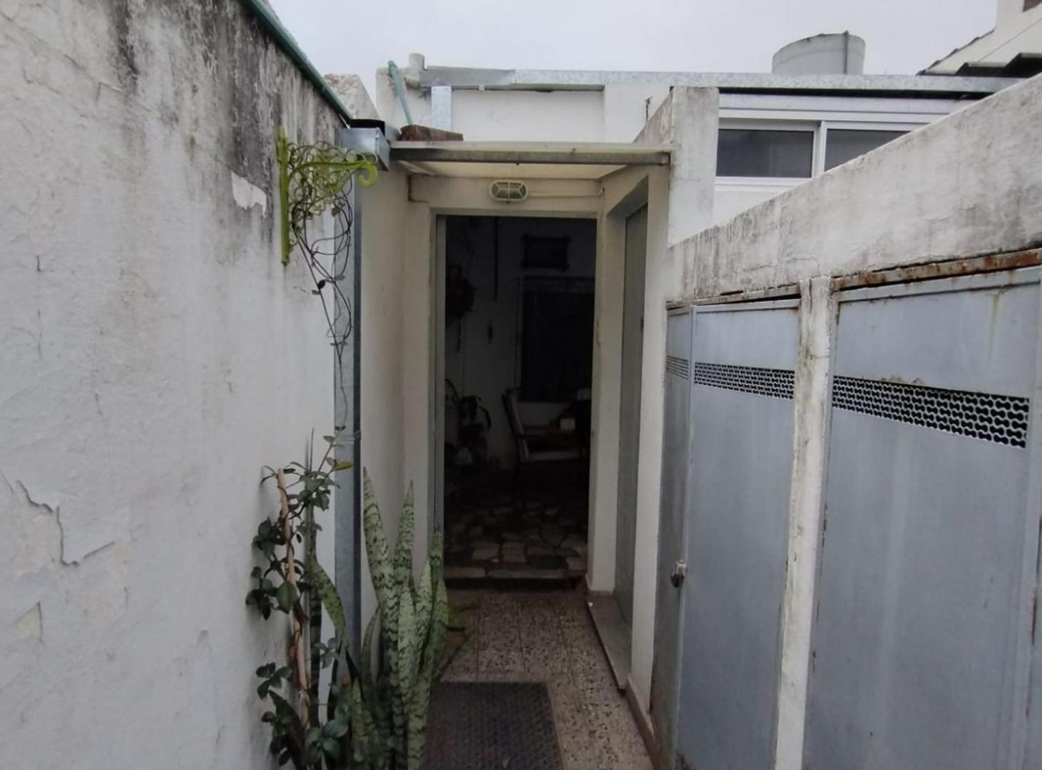 Foto de VENTA PH 3 AMB CON GALPON O COCHERA, LOM. DEL MIR., imagen 3