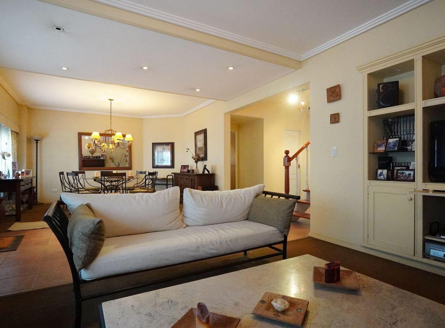 Foto de Venta Casa 5 ambientes en Ramos Mejia, imagen 2