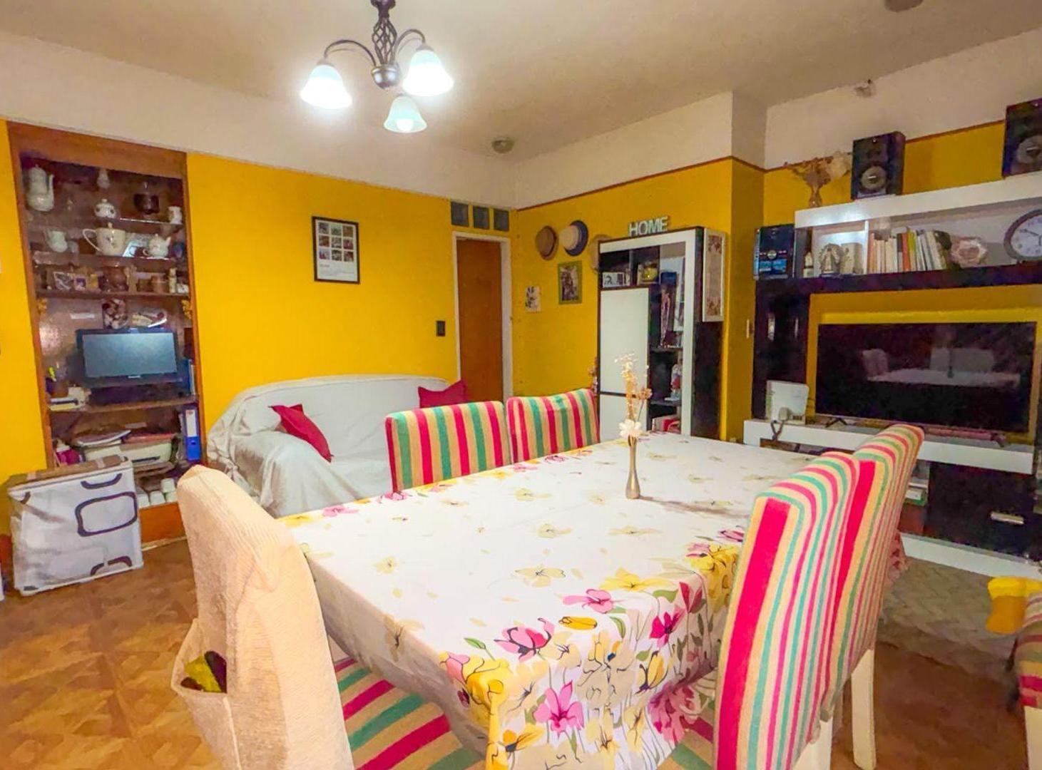 Foto de VENTA-PH 2 AMBIENTES-SAN CRISTOBAL-MUY BUENO!!!, imagen 2
