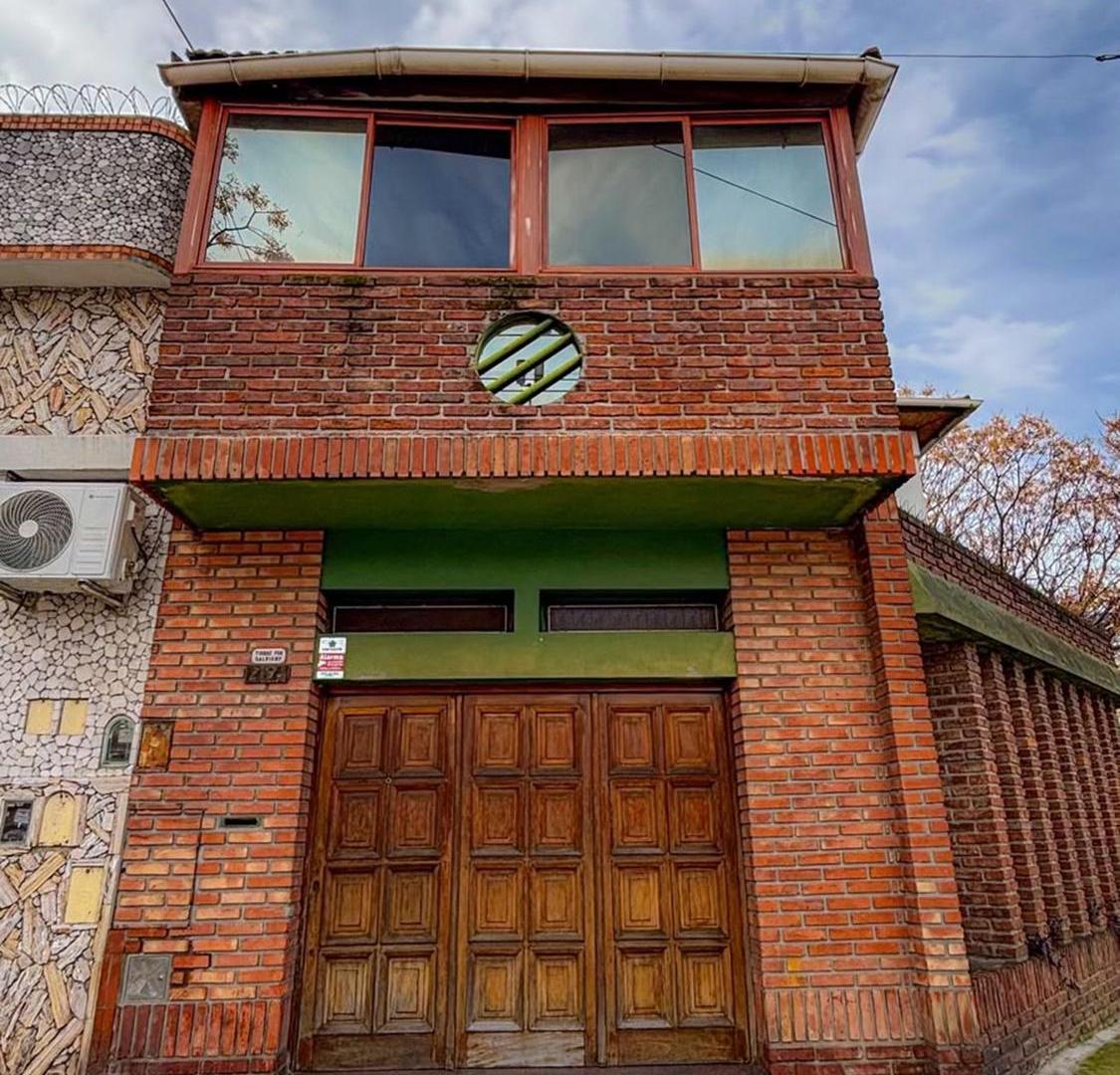 Foto de VENTA-CASA-6 AMBIENTES-POMEYA-GARAGE Y MUCHO MAS, imagen 3