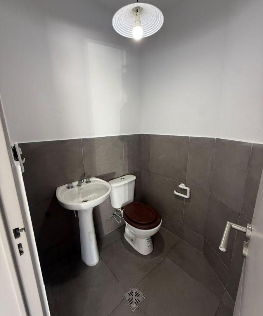 Foto de Alquiler Local Comercial C/ Baño - 50 mts - B° Güemes, imagen 4