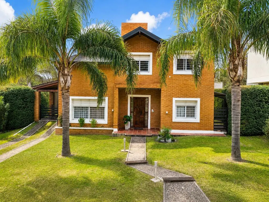 4 dormitorios con pileta frente a plaza | Los Sueños - Valle Escondido 3