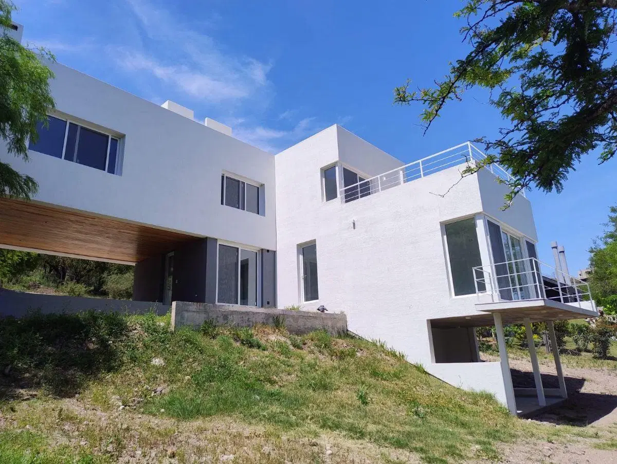 Casa de diseño en venta con vistas a las sierras | Estancia Q2 - Mendiolaza 4