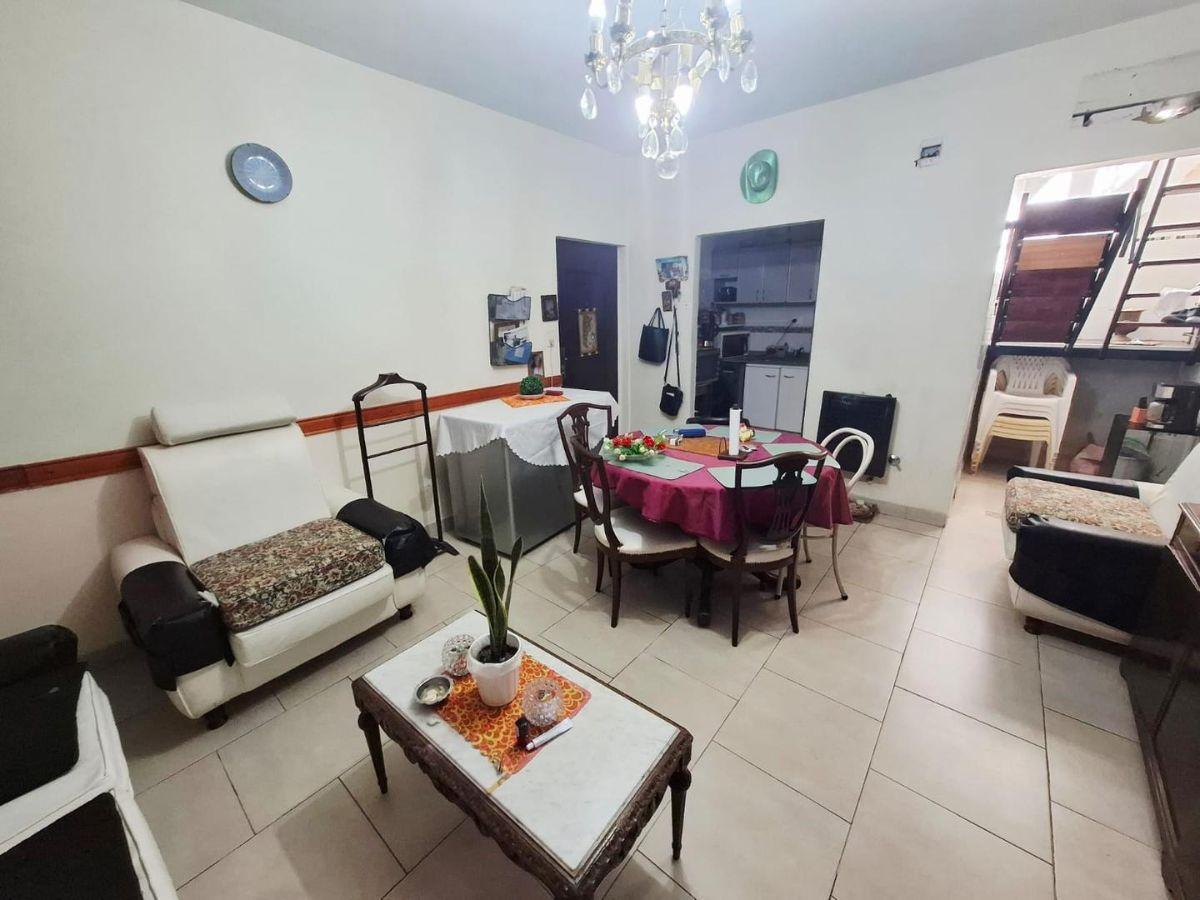 DEPARTAMENTO TIPO CASA DE 3 AMB. EN PARQUE AVELLANEDA