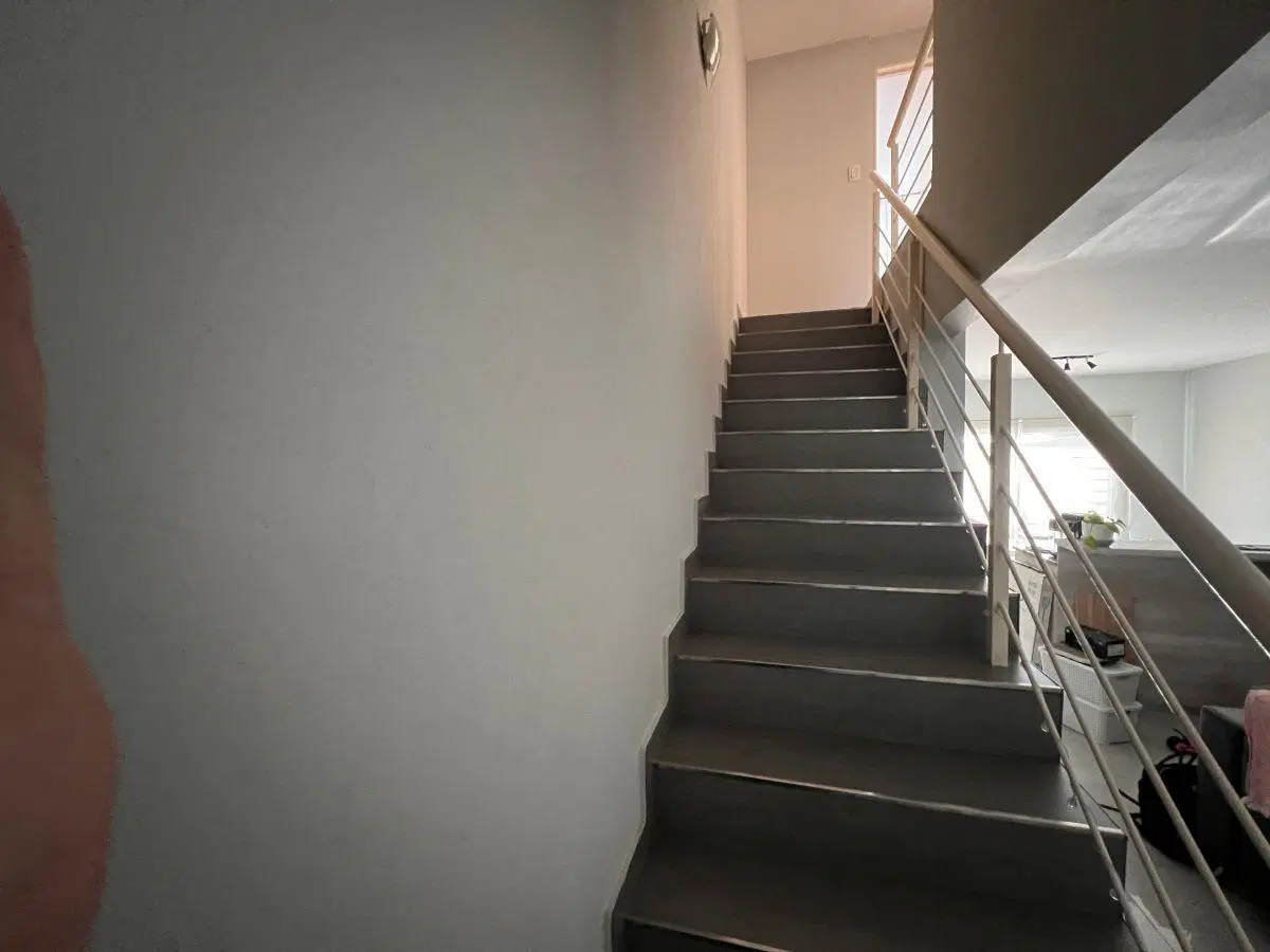 VENTA HERMOSO DUPLEX CON PISCINA, PARRILLA Y COCHERA EN ZONA RESIDENCIAL DE CIUDAD EVITA 3