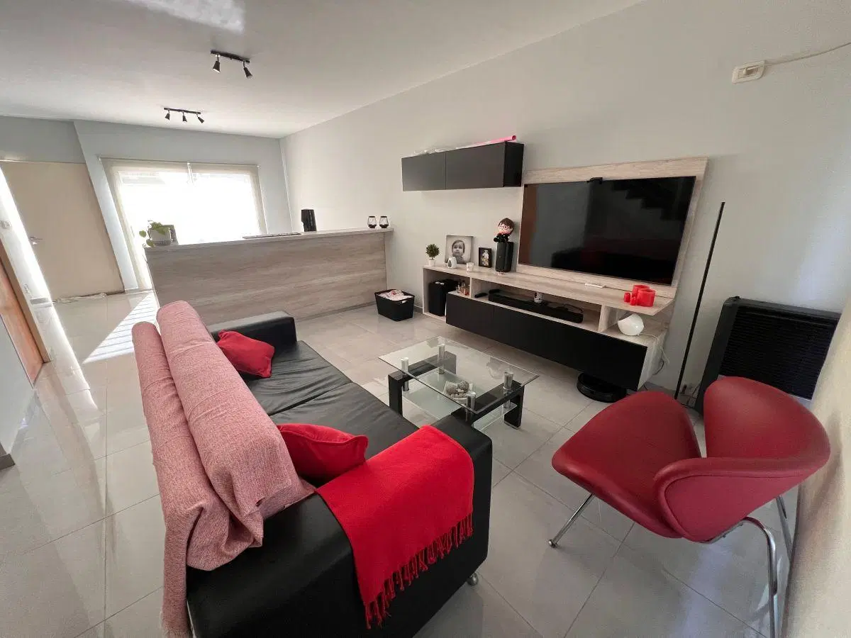 VENTA HERMOSO DUPLEX CON PISCINA, PARRILLA Y COCHERA EN ZONA RESIDENCIAL DE CIUDAD EVITA 4