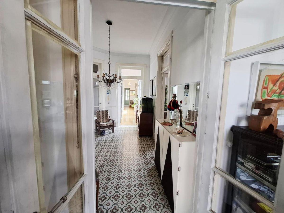 Foto de EXCLUSIVO PISO ANTIGUO TIPO PH SOLO 3 PISOS-ASC- BALVANERA!!, imagen 3