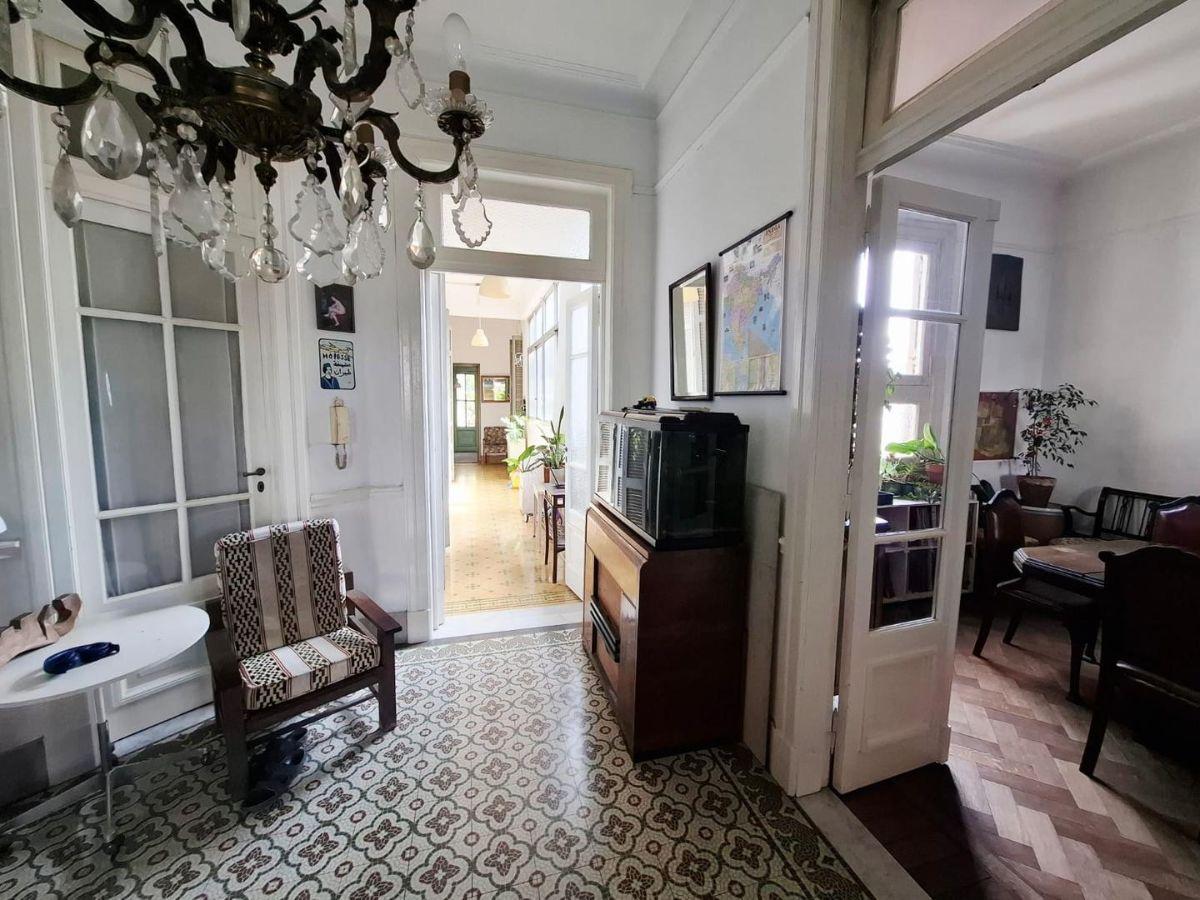 Foto de EXCLUSIVO PISO ANTIGUO TIPO PH SOLO 3 PISOS-ASC- BALVANERA!!, imagen 4
