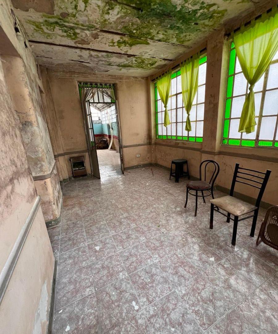 Foto de VENTA PH ESTILO COLONIAL A RECICLAR CON 174MTS TOTALES EN VILLA LURO, imagen 2
