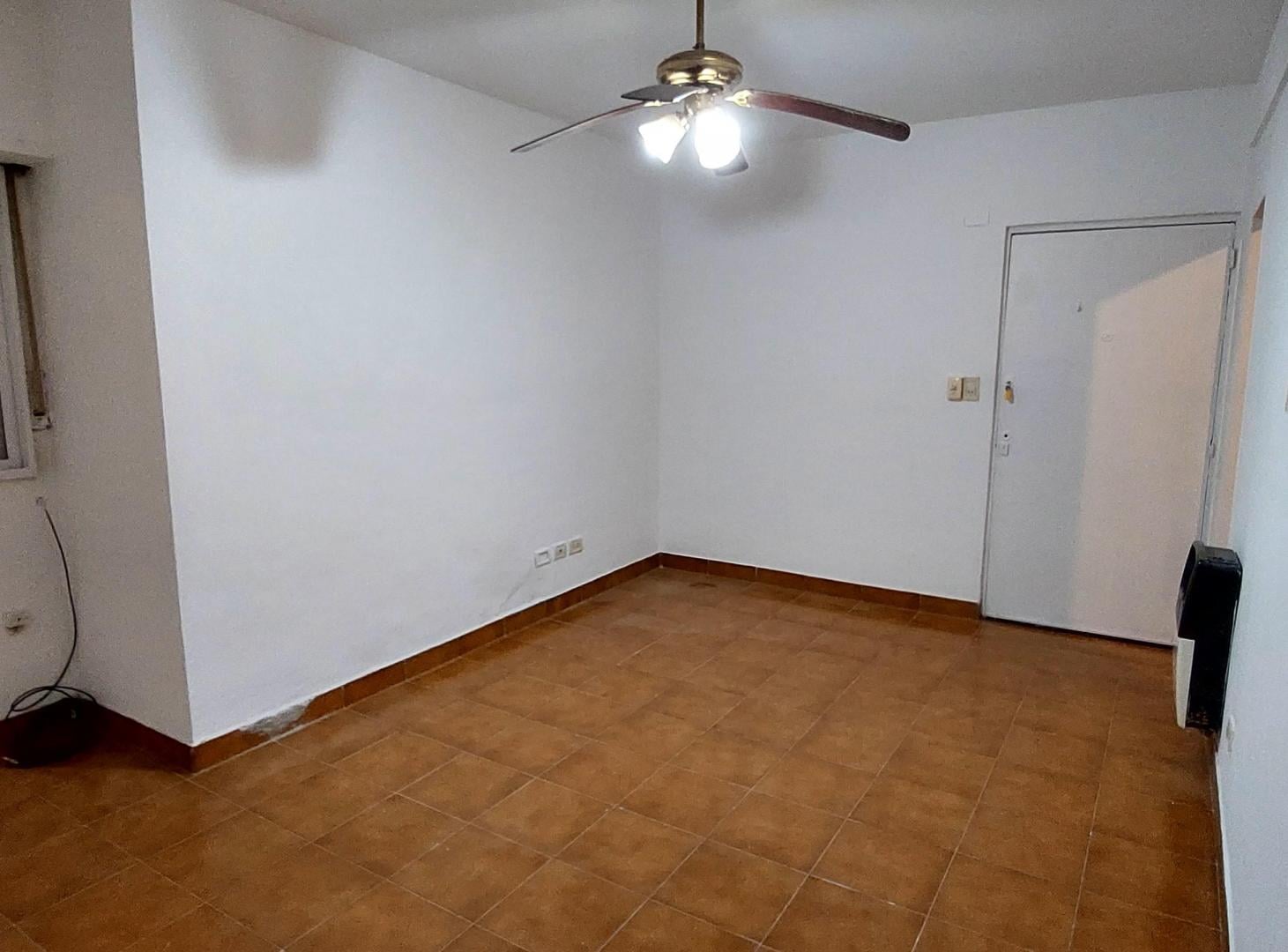 Foto de Alquiler departamento 2 ambientes Parque Chacabuco, imagen 1