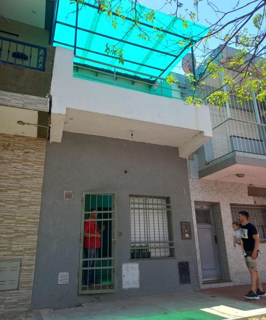 Foto de VENTA PH CON 2 DEPTOS EN UN MISMO LOTE, EXCELENTE UBICACION A METROS, imagen 2