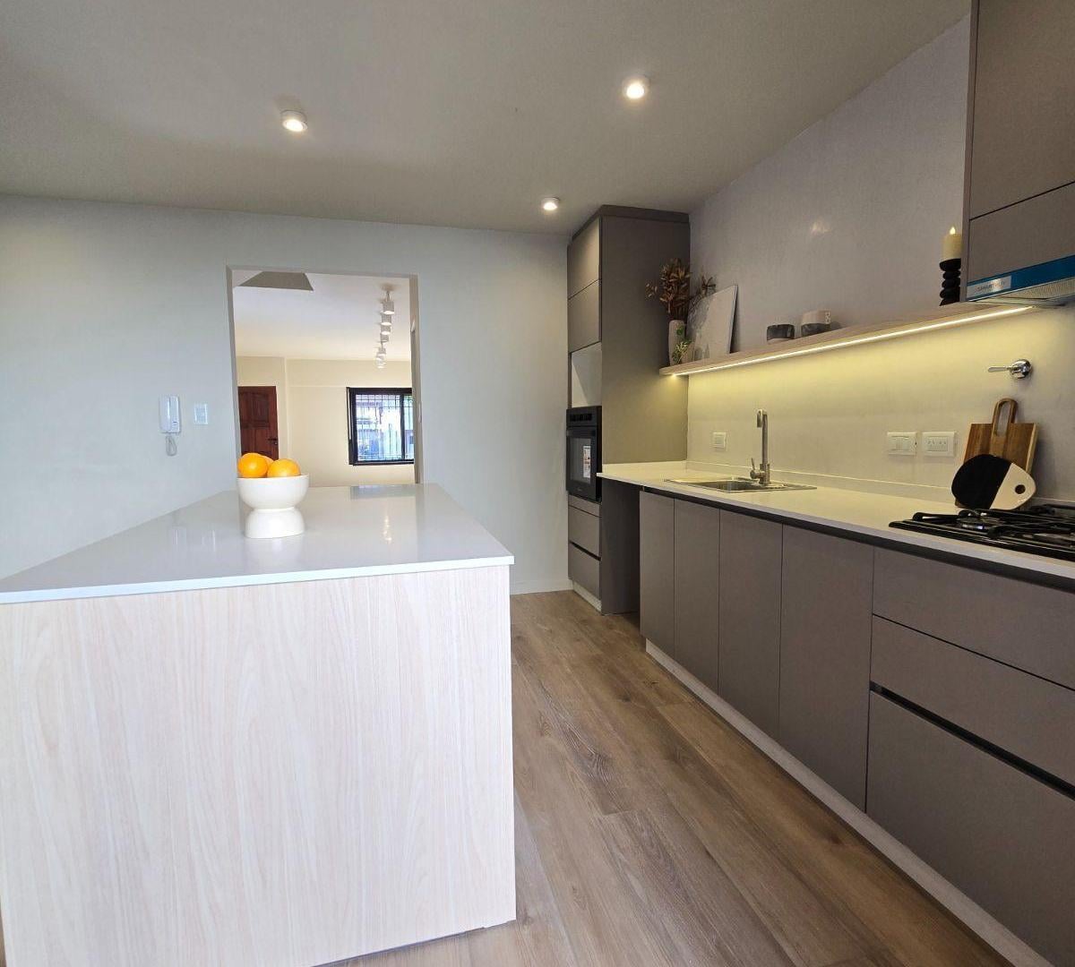 Foto de EXCELENTE PH DÚPLEX DE 4 AMBIENTES CON 2 COCHERAS, JARDÍN Y PARRILLA EN, imagen 4