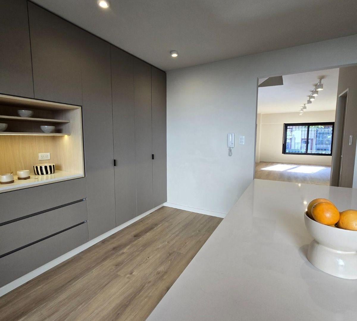 Foto de EXCELENTE PH DÚPLEX DE 4 AMBIENTES CON 2 COCHERAS, JARDÍN Y PARRILLA EN, imagen 5