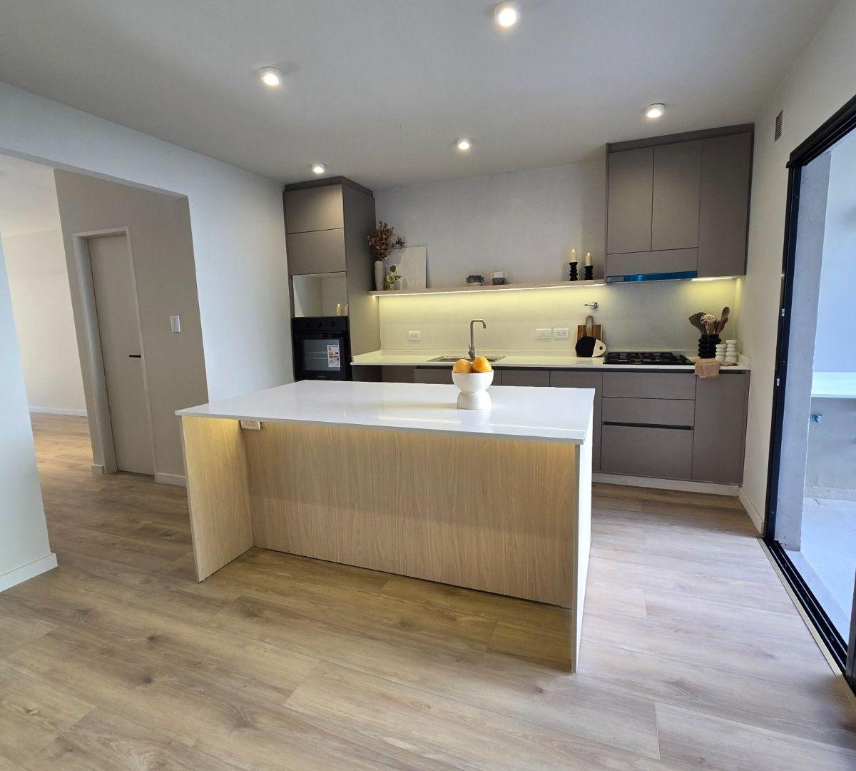 Foto de EXCELENTE PH DÚPLEX DE 4 AMBIENTES CON 2 COCHERAS, JARDÍN Y PARRILLA EN, imagen 2