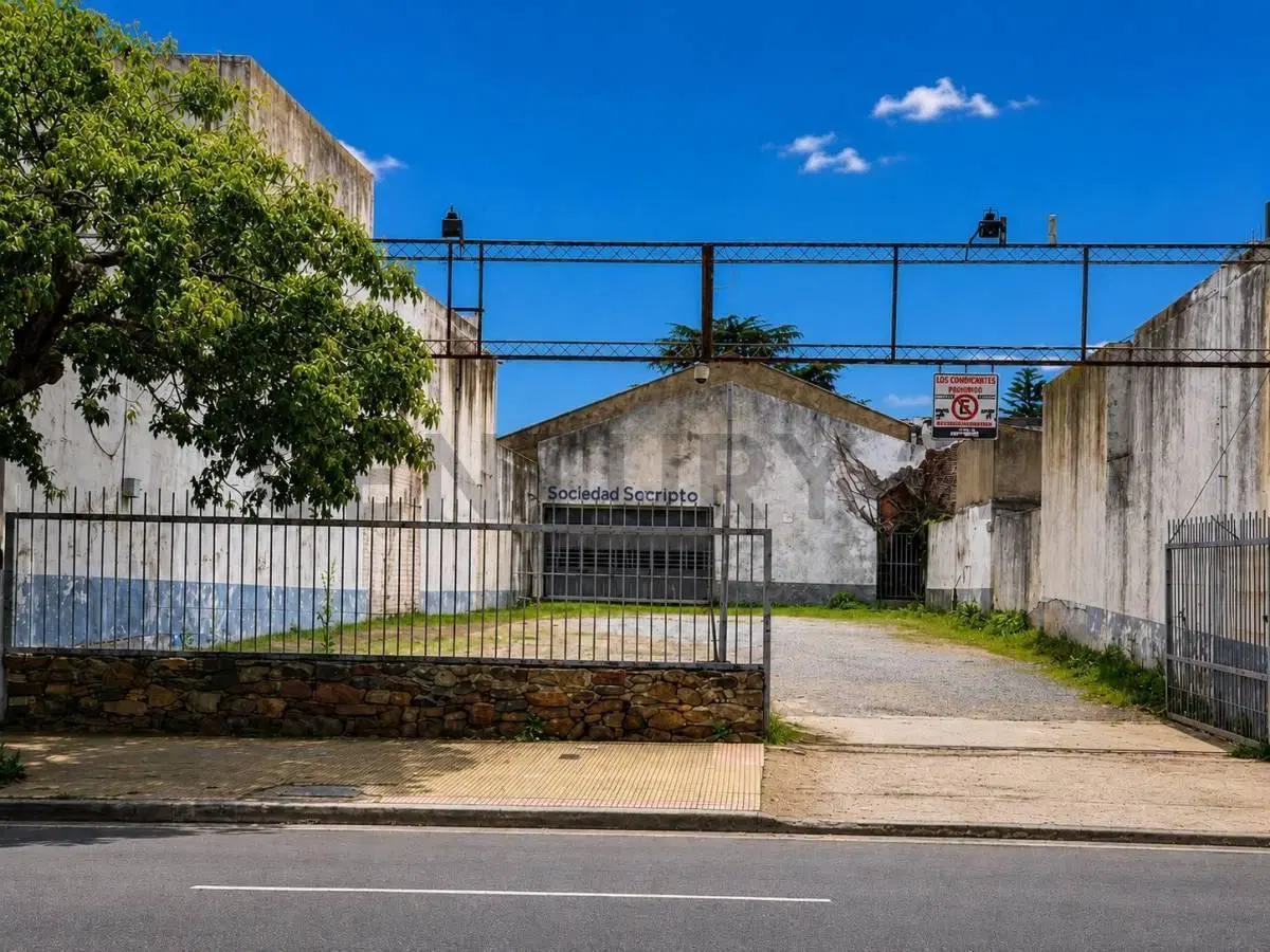 En VENTA LOTE SOBRE AVENIDA - CENTRO 2