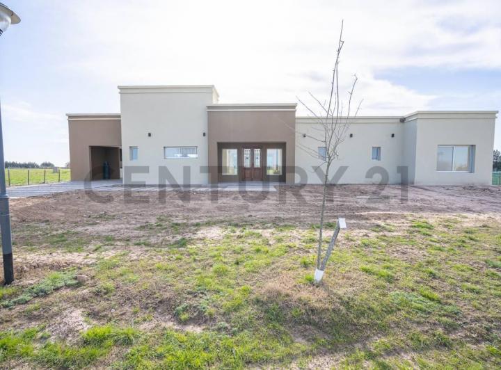 Casa en alquiler en Barrio privado El Mirador a estrenar 5