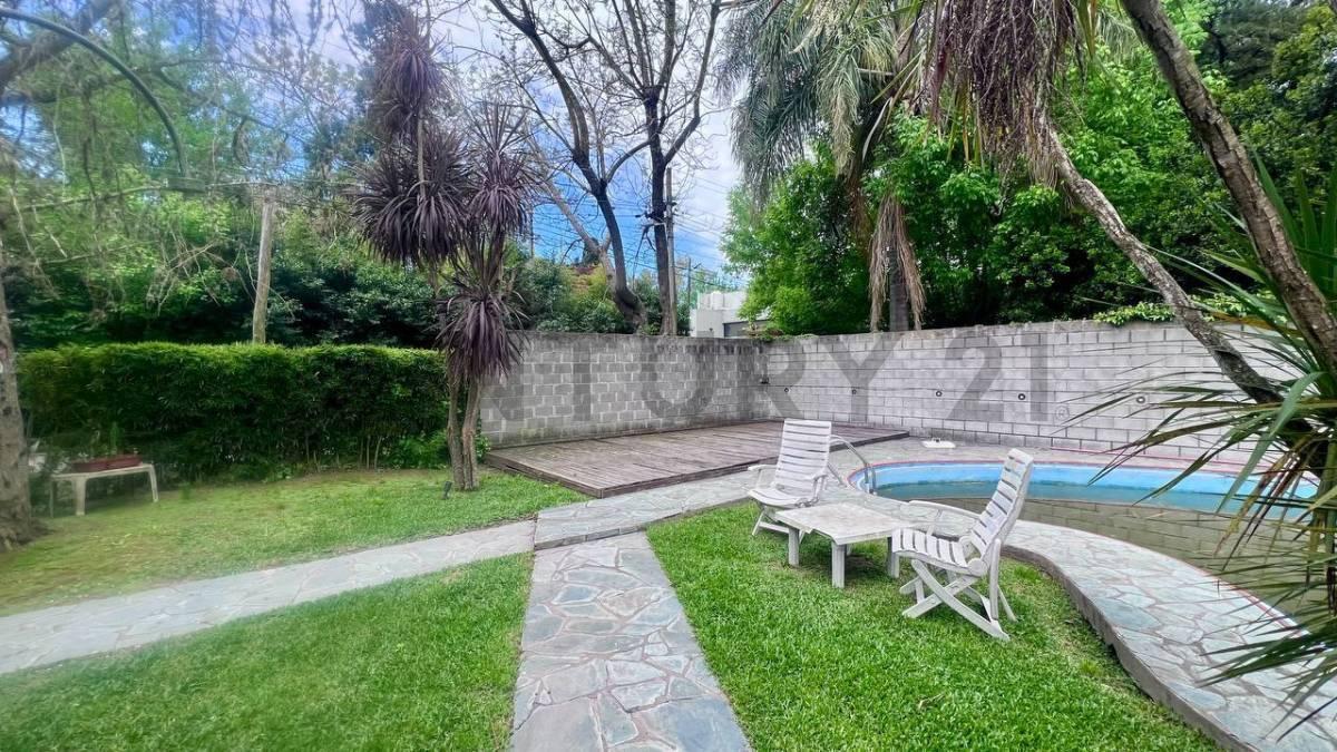 CASA EN VENTA EN VILLA ELISA GRAN LOTE CON PILETA -