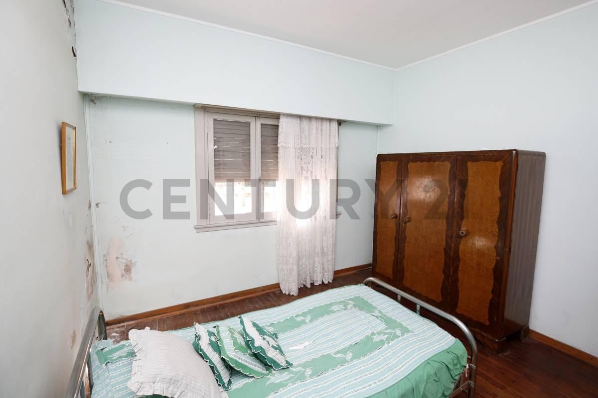 casa en venta Berisso 4 dormitorios con verde centro.