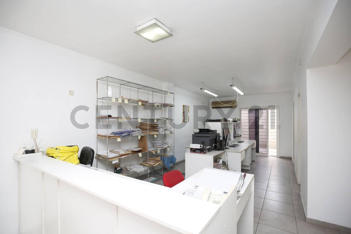 Foto de Casa en venta en La Plata con 4 dormitorios, imagen 1