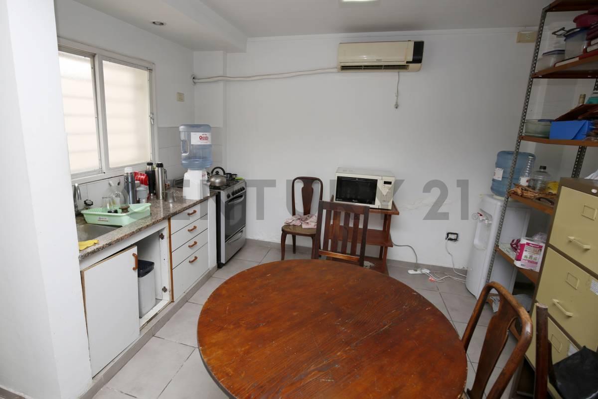Foto de Casa en venta en La Plata con 4 dormitorios, imagen 4