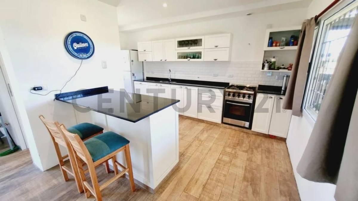 Foto de Casa en venta, tres dormitorios y pileta, La Plata permuta por, imagen 3