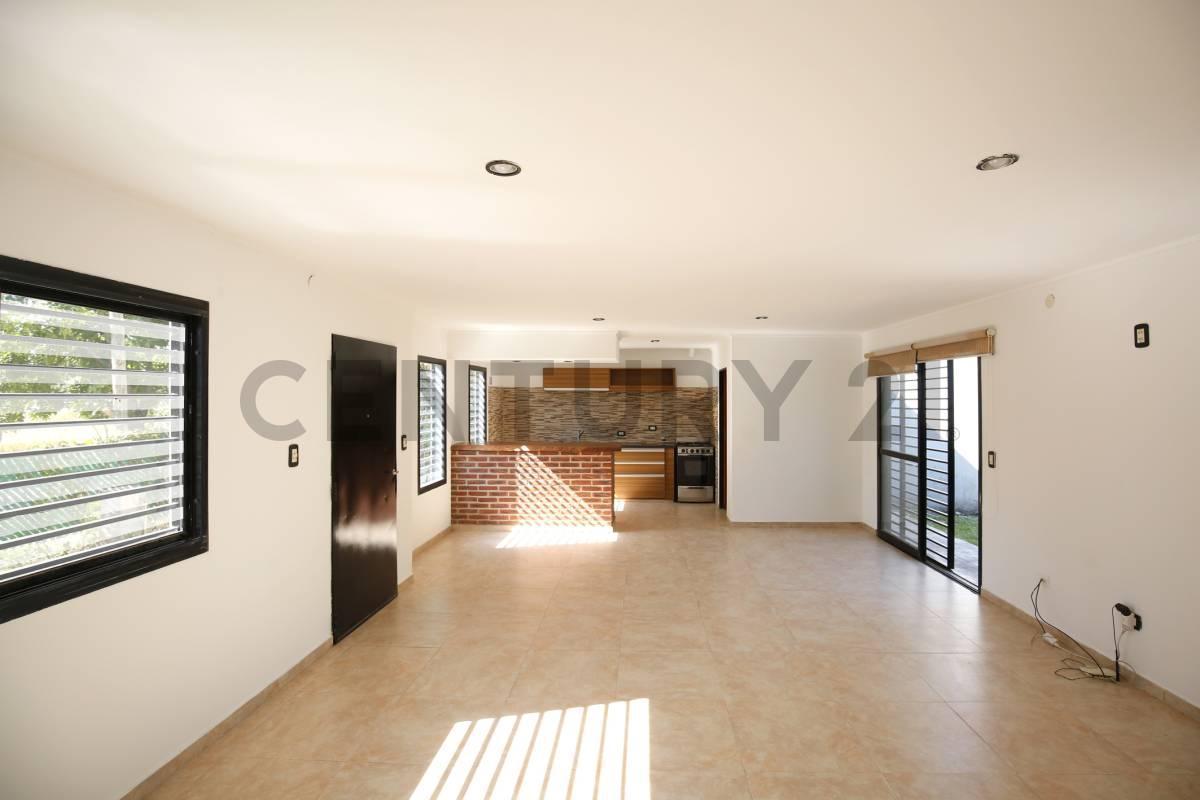 Casa en venta en City Bell, el Rincón, Tres dormitorios.