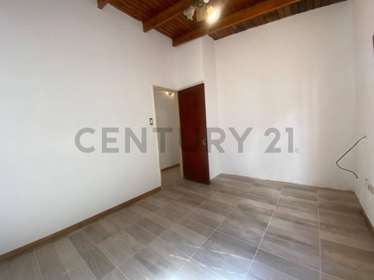 Foto de Casa en venta La Plata 2 dormitorios, cochera y Departamento, imagen 4