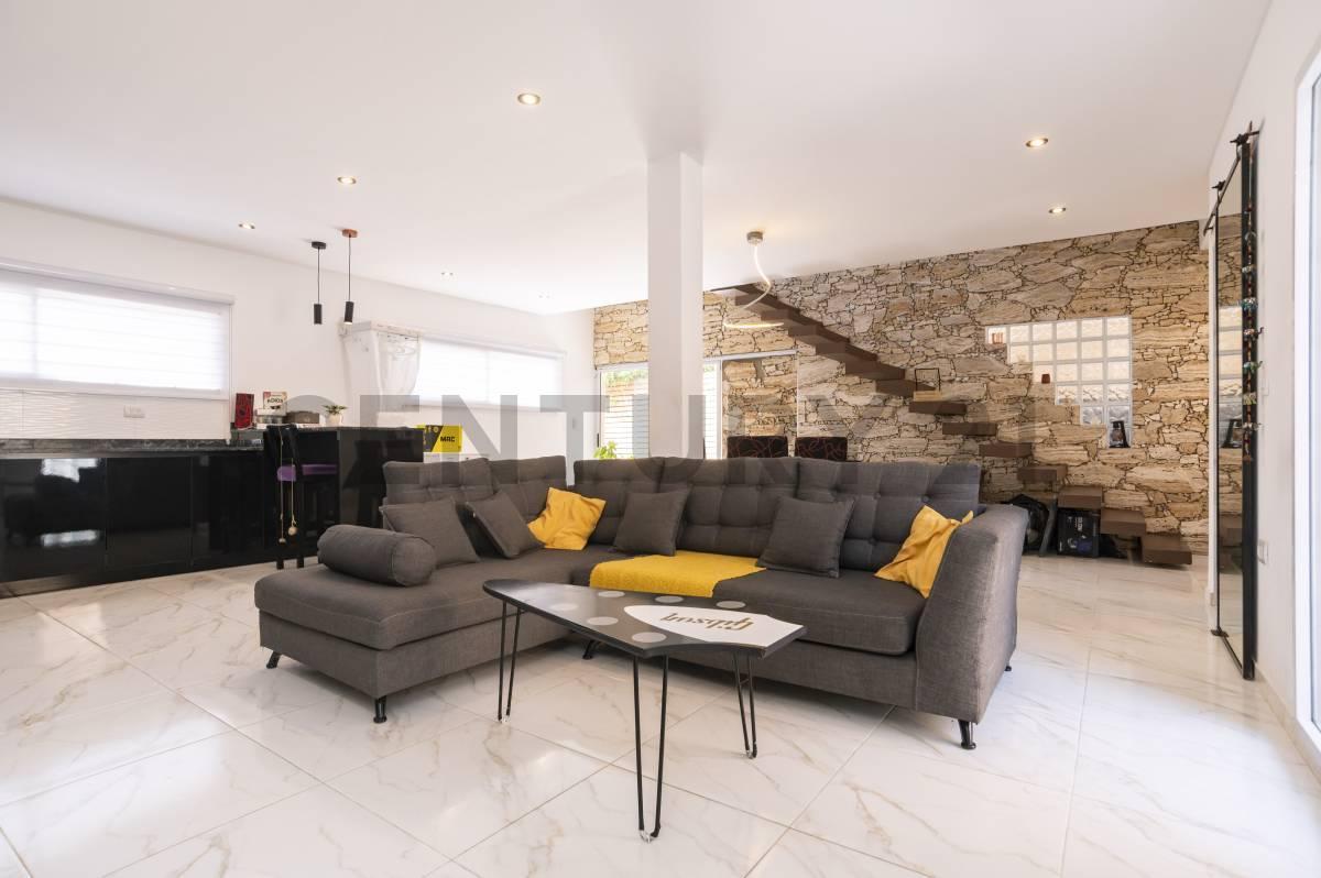 CASA + DUPLEX EN VENTA EN GONNET
