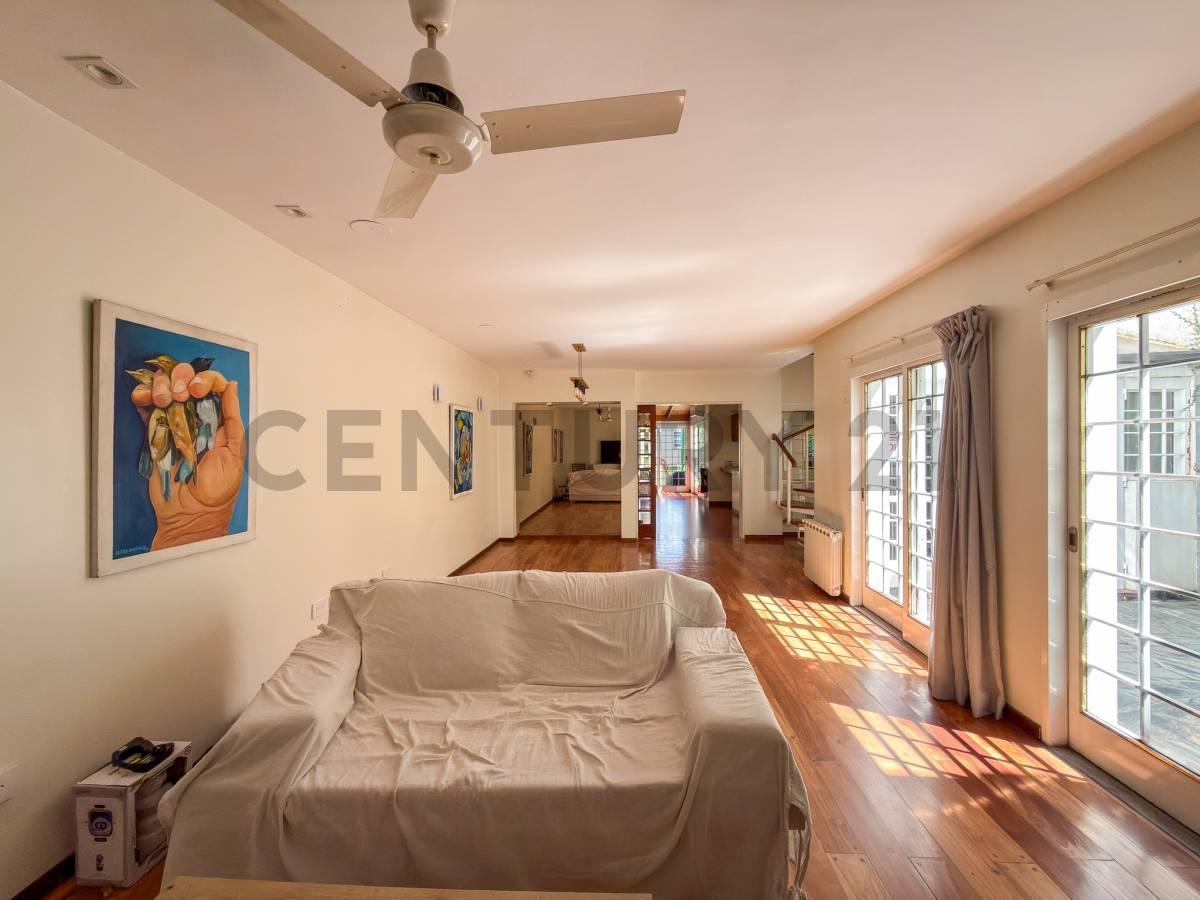 CASA EN VENTA - 3 DORMITORIOS - PARQUE -PLAZA MALVINAS