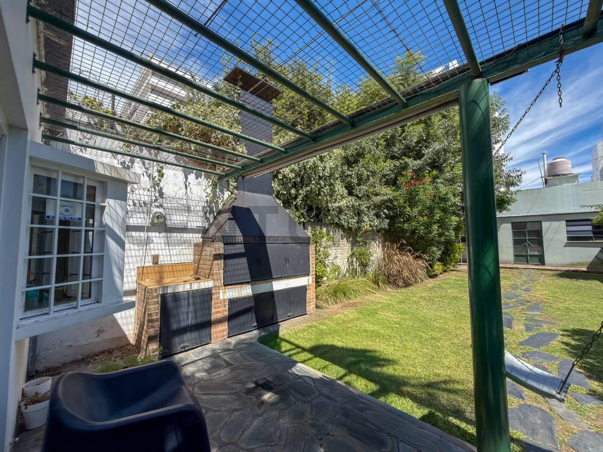 Foto de CASA EN VENTA - 3 DORMITORIOS - PARQUE -PLAZA MALVINAS, imagen 3