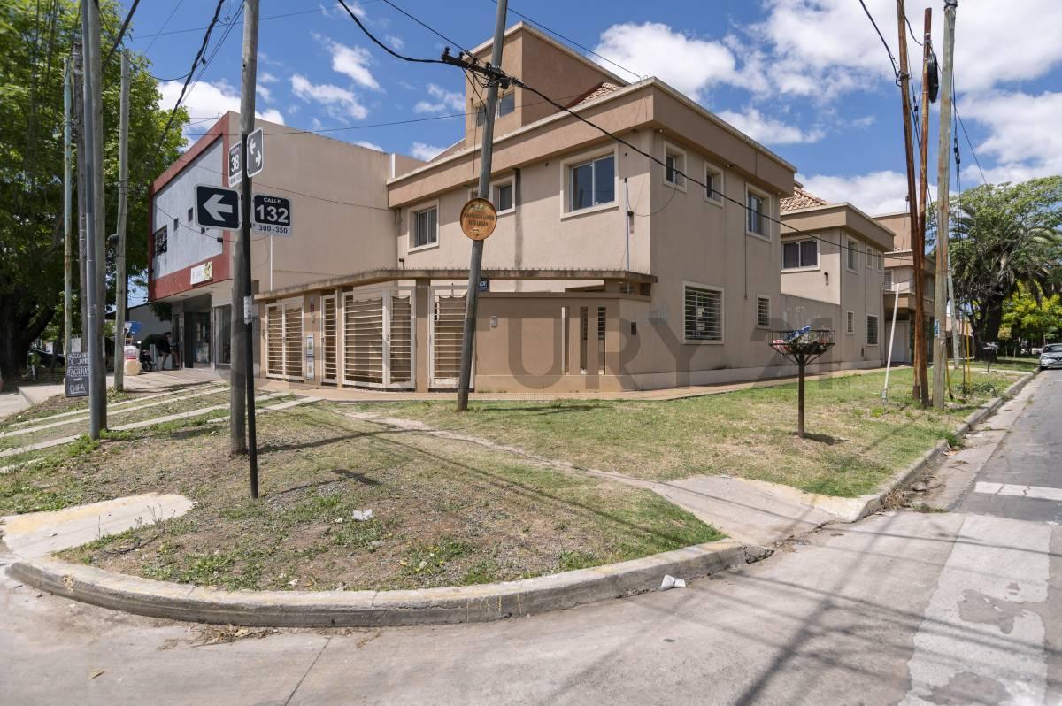 CASA DUPLEX EN VENTA EN LA PLATA