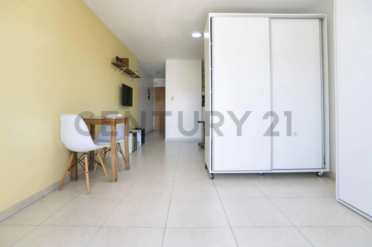 Foto de Departamento en venta en La Plata monoambiente con balcón, imagen 4