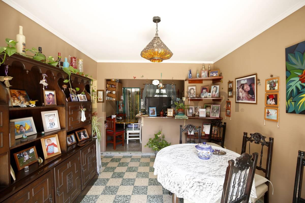 CASA EN VENTA EN LA PLATA TIPO PH AL FRENTE DE DOS DORMITORIOS