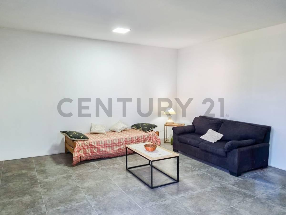 Foto de CASA EN VENTA EN LA PLATA DE UN DORMITORIO PARQUE Y PILETA EN SICARDI, imagen 5